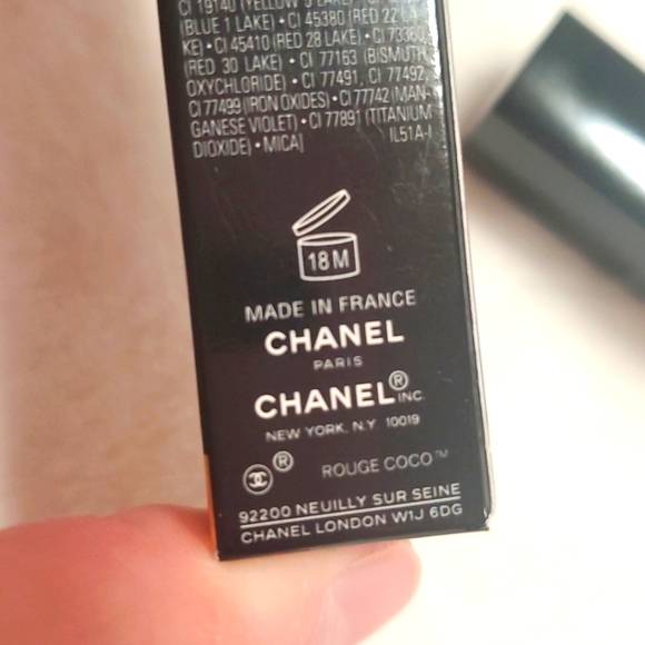 AUTH CHANEL Rouge Coco Bloom Hydrating Plumping Lip Color 124 Merveille - Picture 9 of 11